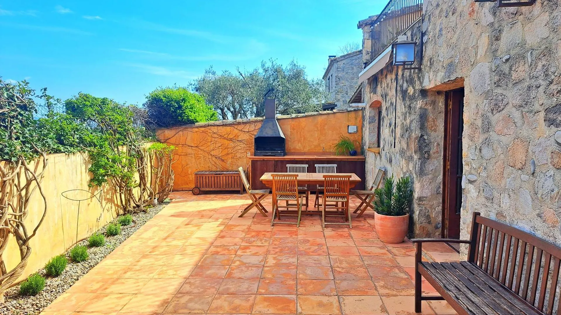 Masia Rustica Con Piscina En Torroella De Fluvia Дом отдыха