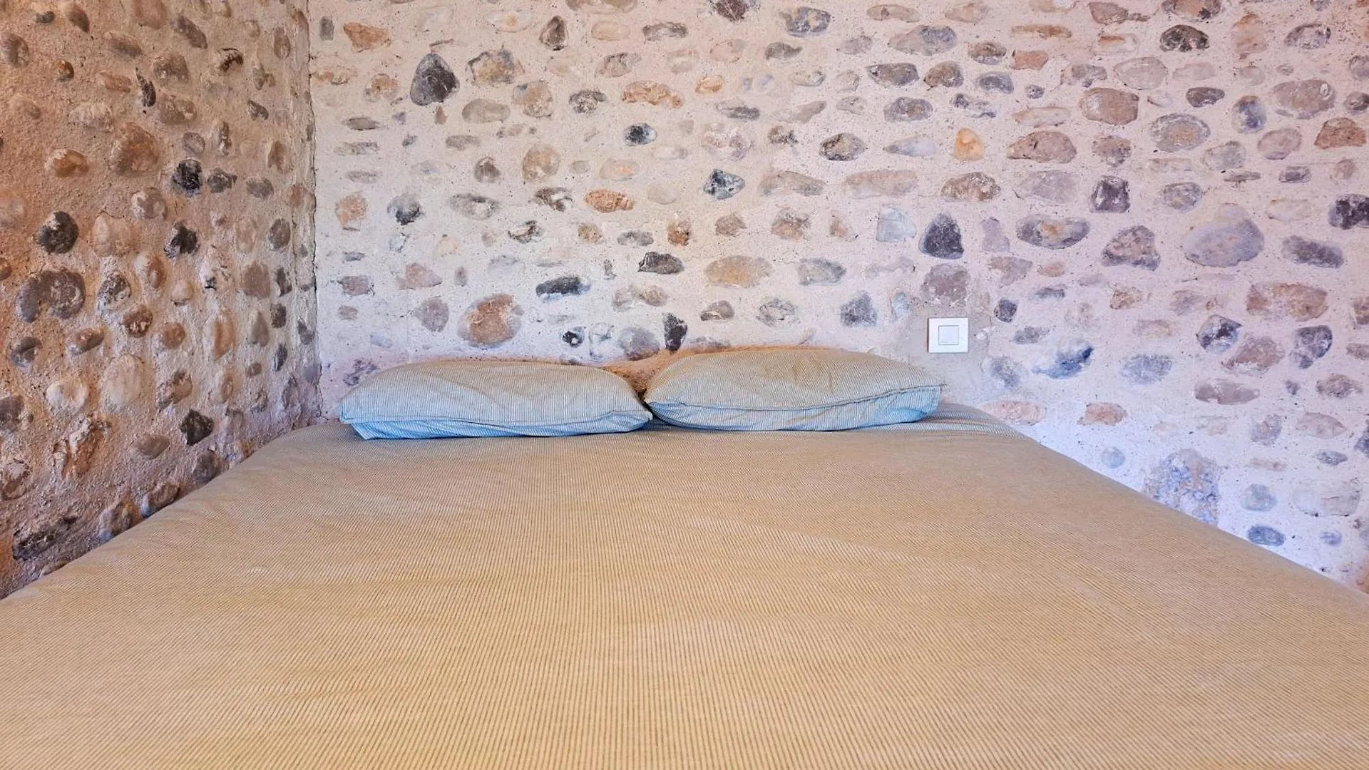 Дом отдыха Masia Rustica Con Piscina En Torroella De Fluvia